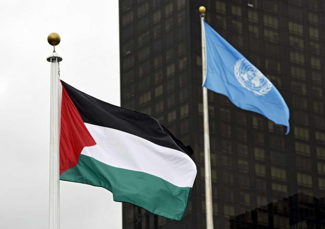 La bandera palestina es izada por primera vez en la sede de la ONU