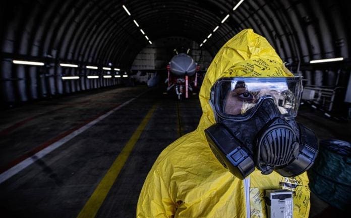 Tecnología. Sargento. Kayla Bradford espera una evaluación radiológica en un F-16 Fighting Falcon durante el ejercicio Radiant Falcon el 24 de abril de 2024, en la Base Aérea de Spangdahlem, Alemania. El Kremlin anunció el lunes que llevará a cabo ejercicios de armas nucleares, pero los funcionarios del Pentágono descartaron la idea de una amenaza elevada.
