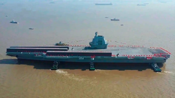 Así es Fujian, el gigantesco portaaviones de China: 316 metros de eslora y  60 aeronaves a bordo