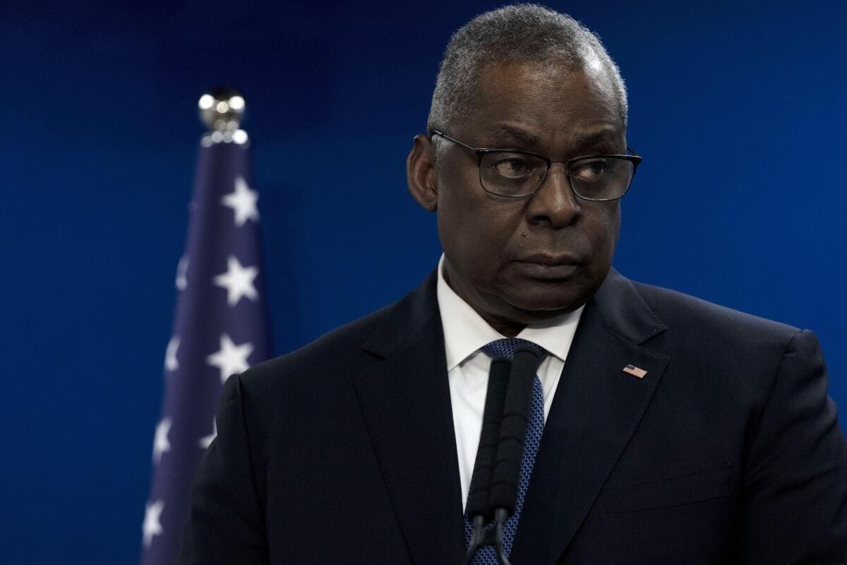 El secretario de Defensa de EEUU, Lloyd Austin, tiene cáncer de próstata, dicen médicos - Los Angeles Times