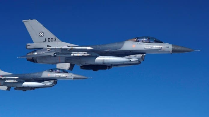 EE UU autoriza el envío de aviones F-16 a Ucrania por parte de Dinamarca y  Países Bajos | Internacional | EL PAÍS