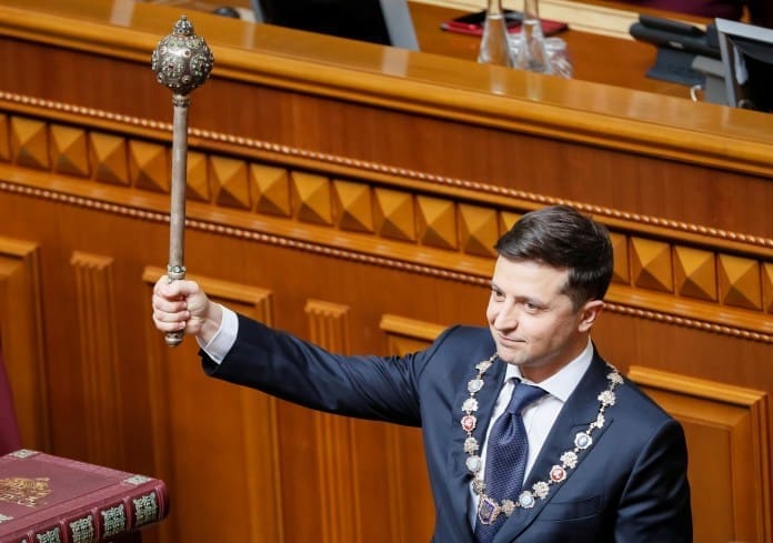 Volodimir Zelenski juró como presidente de Ucrania y anunció la disolución  del Parlamento - Infobae