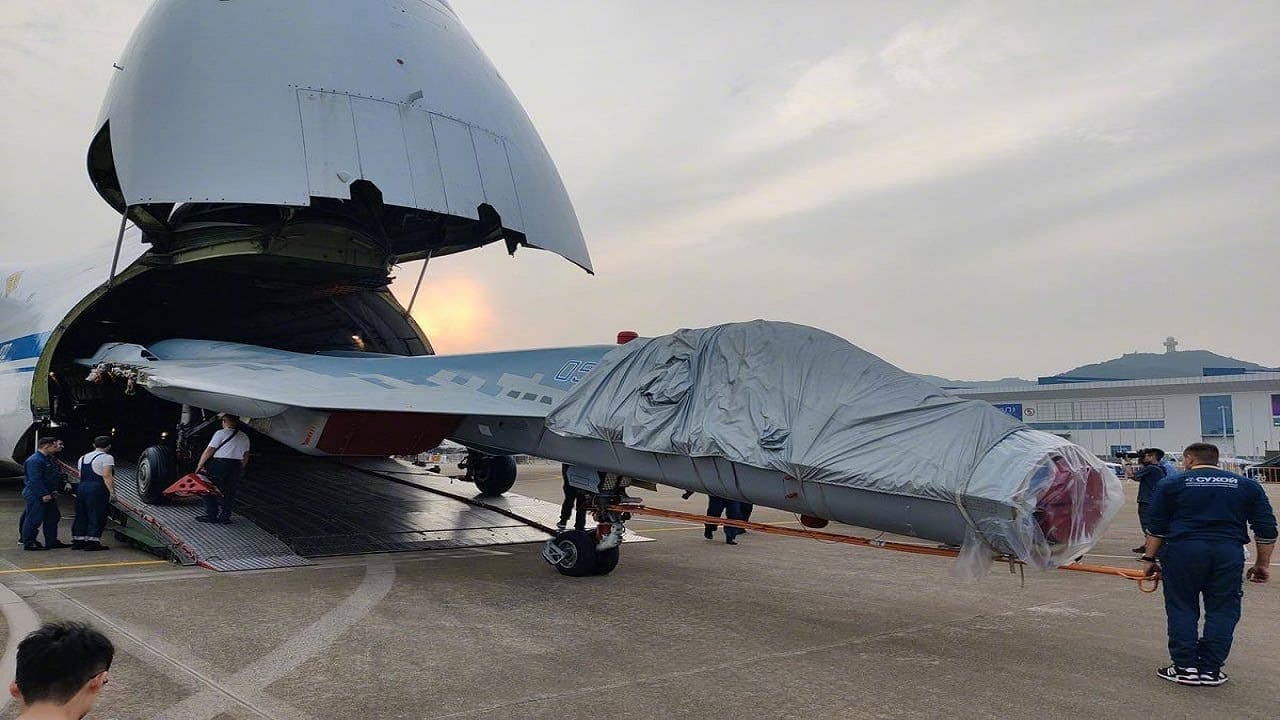 A MOCKERY: CHINESE VISITORS RIDICULED RUSSIAN SU-57 ‘FELON’ FIGHTER AT  ZHUHAI AIR SHOW || 2024